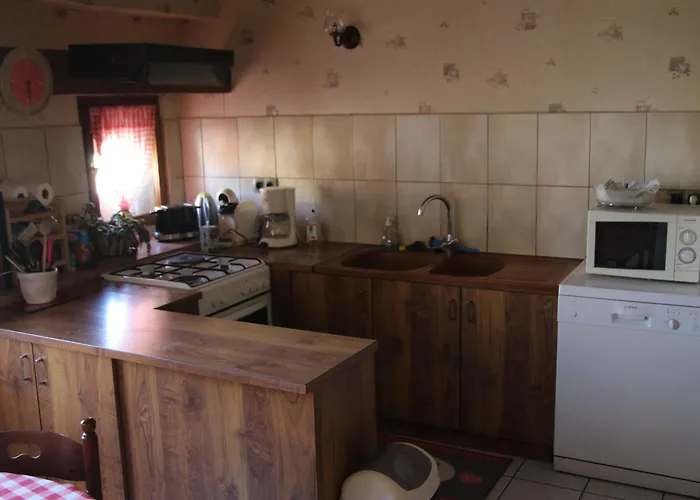 Confortable A Avec Cheminee Et Terrasse - Fr-1-585-5 *